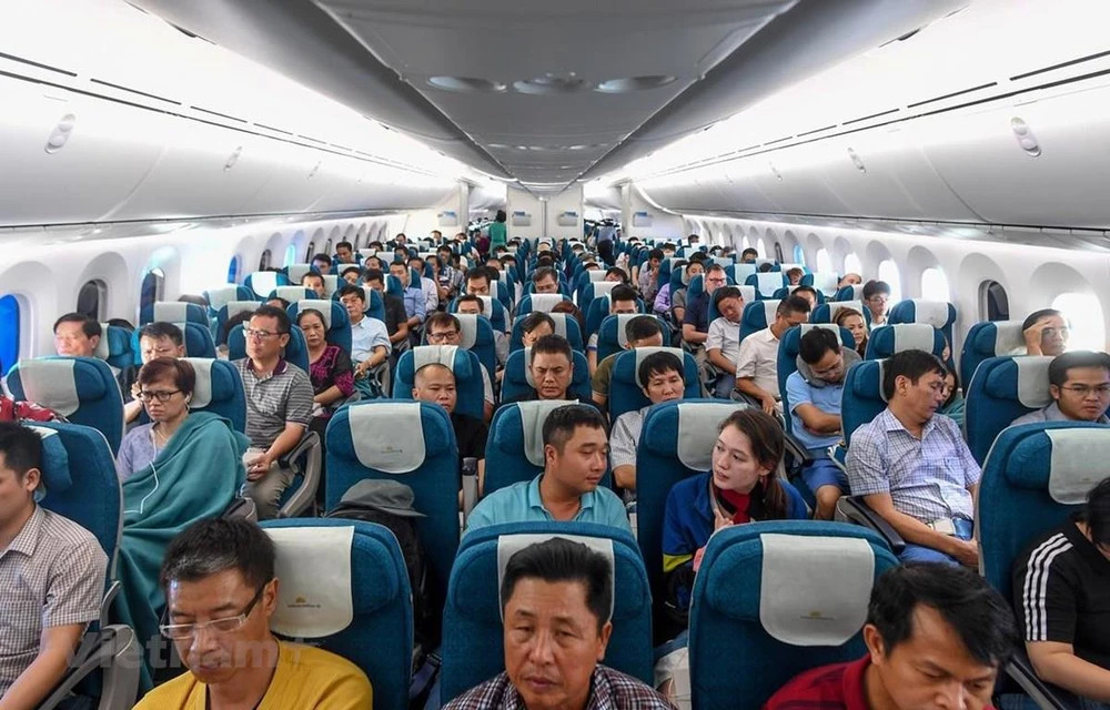 Passengers on first Boeing 787-10 commercial flight of Vietnam Airlines. (Photo: VietnamPlus)