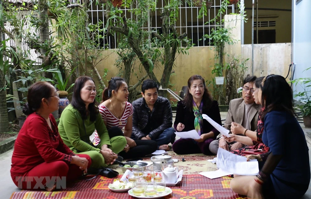 Singing practice of the Vi - Giam folk song club of Vinh Tan ward, Vinh city, Nghe An province. (Photo: VNA)