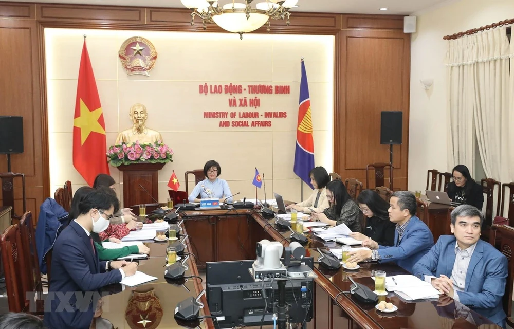 The Vietnamese delegation attend the 16th ASEAN) Senior Labour Officials Meeting (Photo: VNA)