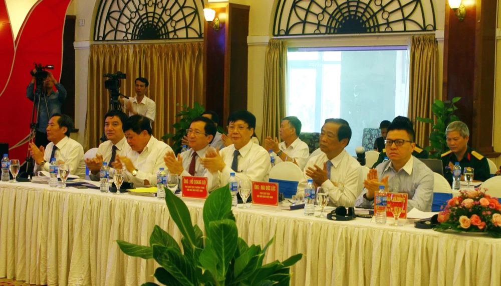 Vietnam, Laos seek to improve press activities in digital era