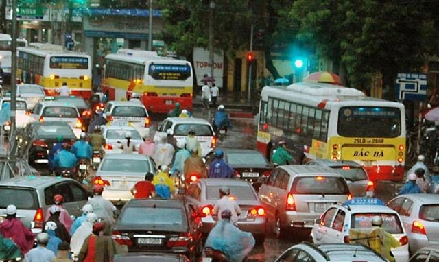 Bus commuters in Hanoi remains low