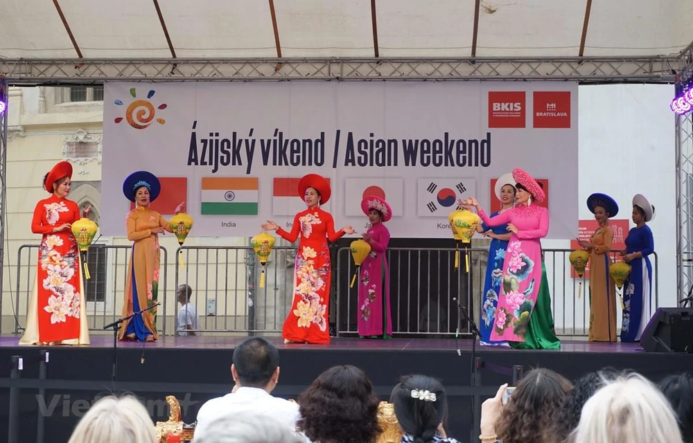 Vietnamese culture shines at Asian Weekend 2019 in Slovakia