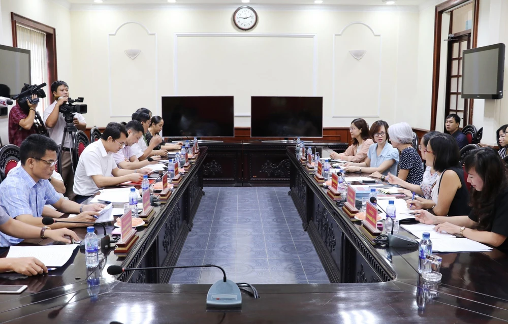 Diplomatic corps learns about consular affairs in Ninh Binh
