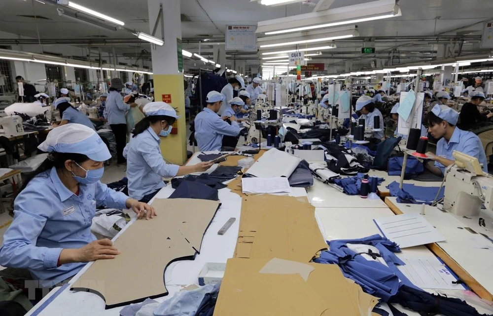 Exports of garment-textile, leather shoes surge 10.5 percent