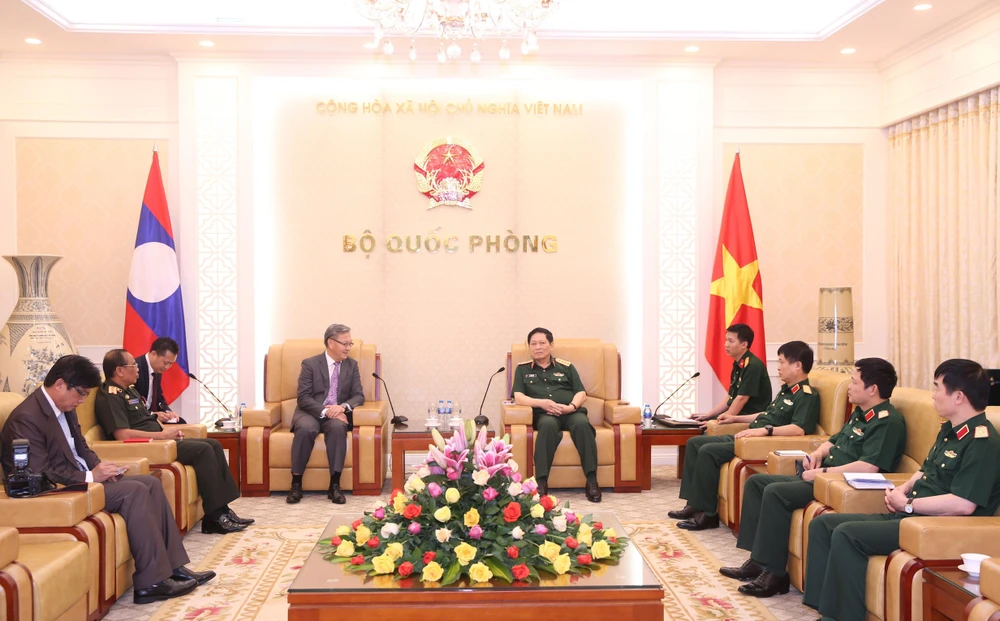 Defence minister hosts outgoing Lao ambassador