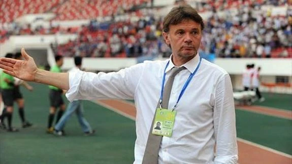 Coach Philippe Troussier leads Vietnam’s U19 team