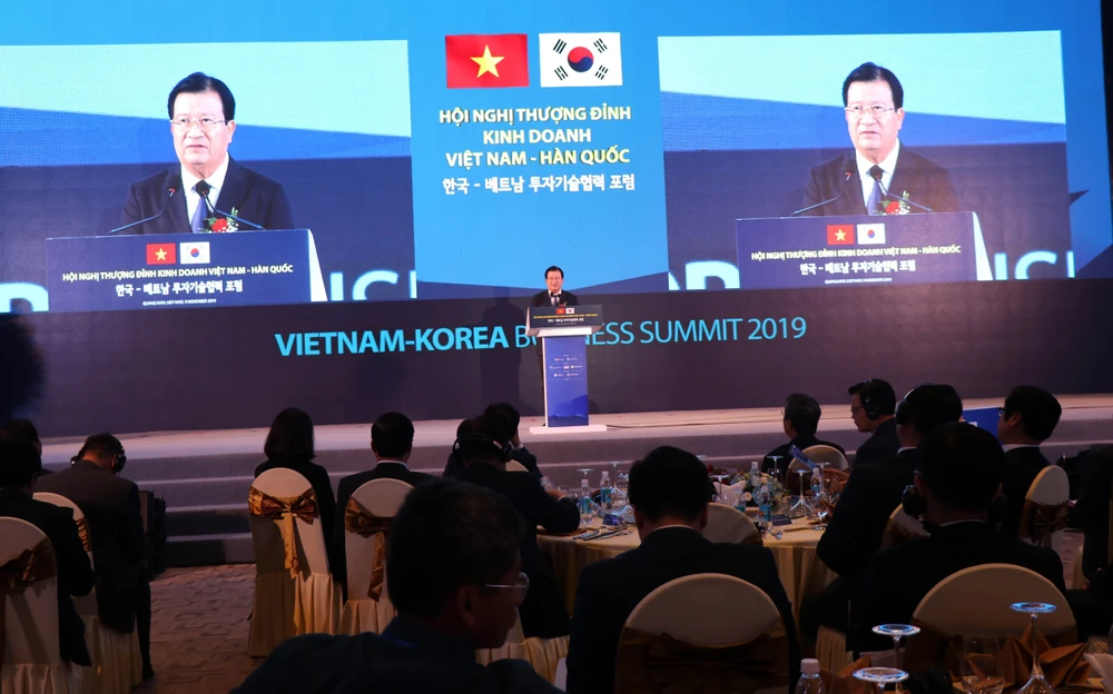 Deputy Prime Minister Trinh Dinh Dung speaks at the event (Photo: VNA)