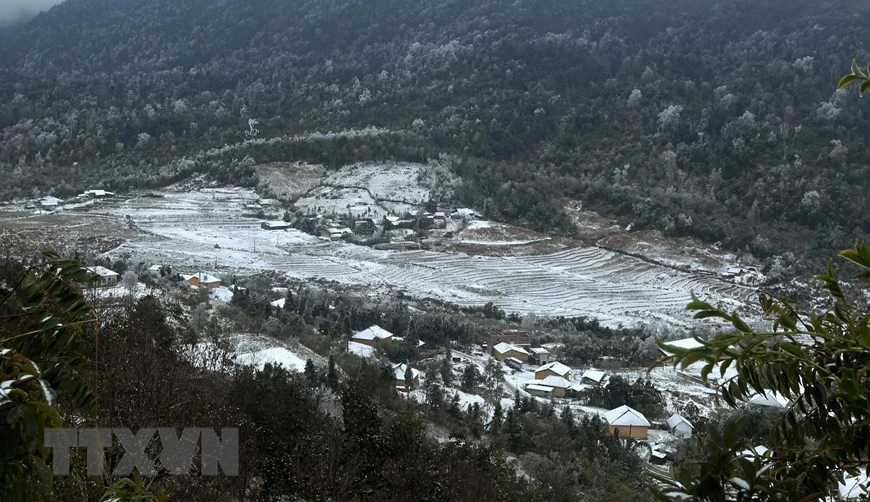 Bat Xat district's Y Ty commune covered with snow (Photo: VNA)