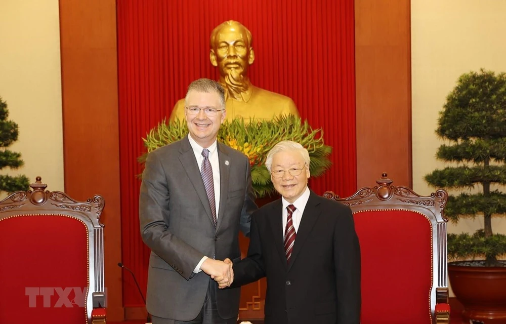 Party General Secretary Nguyen Phu Trong (R) receives outgoing US Ambassador to Vietnam Daniel Kritenbrink (Photo: VNA)