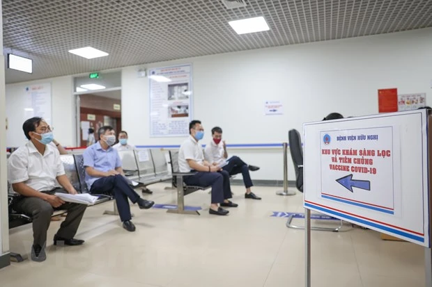 An area for health screening and vaccination against COVID-19 at a hospital (Photo: VietnamPlus)