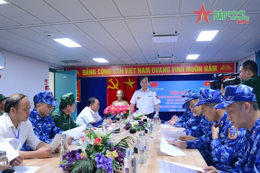 Vietnam, China conducts joint patrol along demarcation line in Gulf of Tonkin ảnh 1