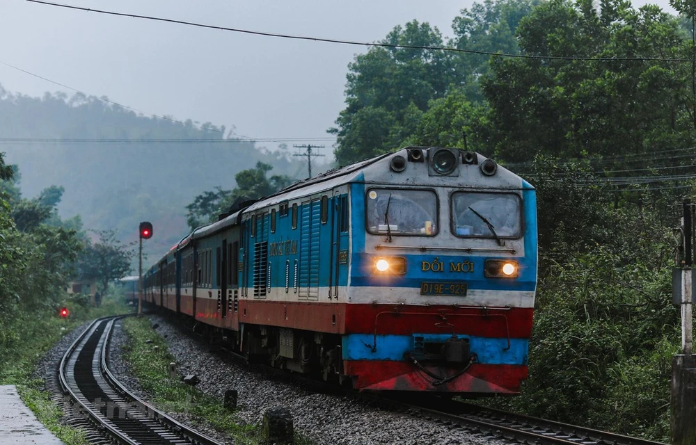 The date of completion of the Yen Vien – Cai Lan railway project remains in question due to the lack of funding from the State budget (Photo: VietnamPlus)