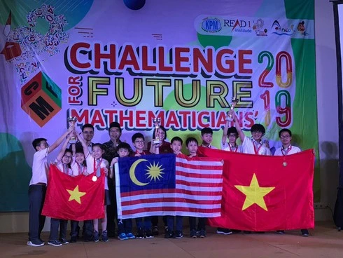 Triunfan alumnos de Vietnam en competición matemática regional