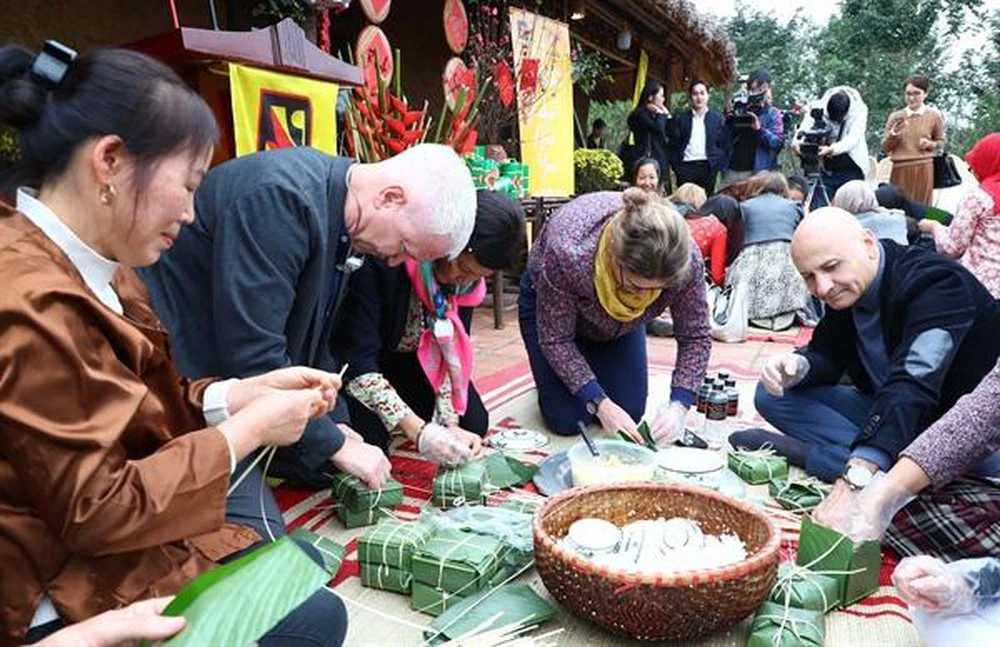 Explora cuerpo diplomático extranjero la cultura vietnamita