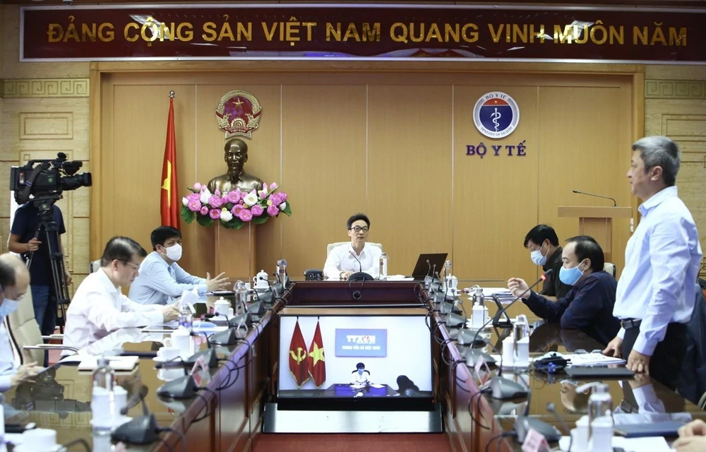 Vietnam por “convivir” con el COVID-19