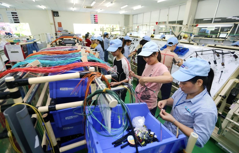 В период 2016–2020 гг. темпы экономического роста Вьетнама постепенно повысились и восстанавились по сравнению с периодом 2000–2010 гг., но все еще не достигли поставленной стратегической цели. (Фото: ВИА)