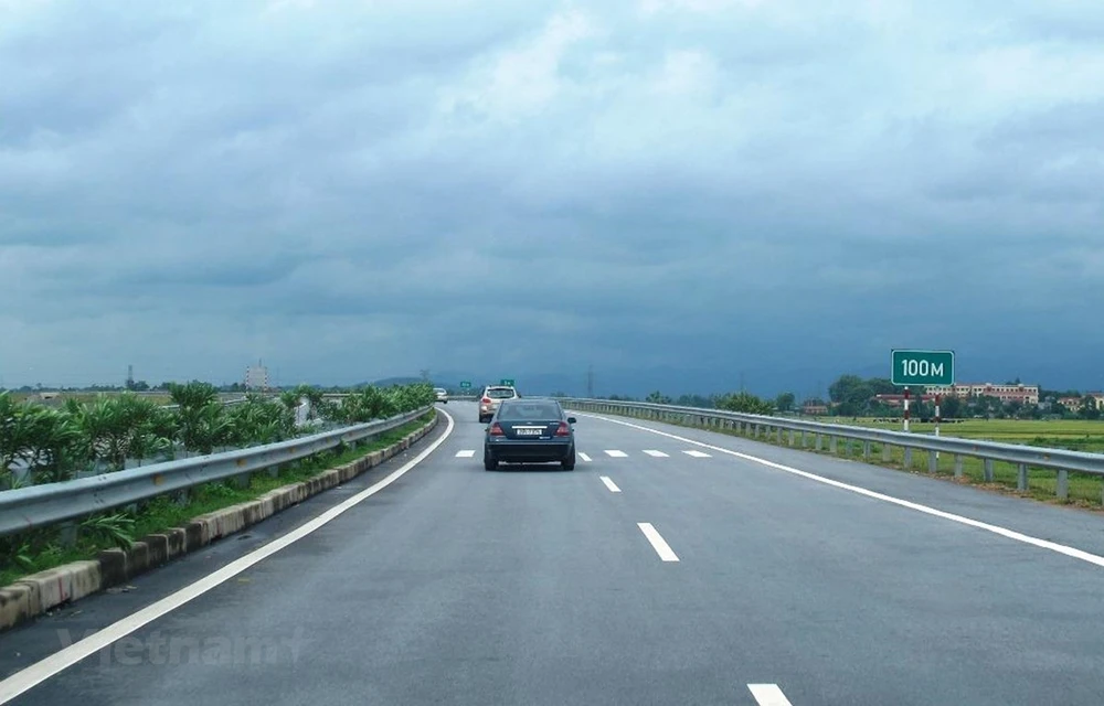 Проект скоростной автомагистрали Север-Юг завершит строительство участков и маршрутов к 2021 году. (Фото: Вьет Хунг / Вьетнам+) 