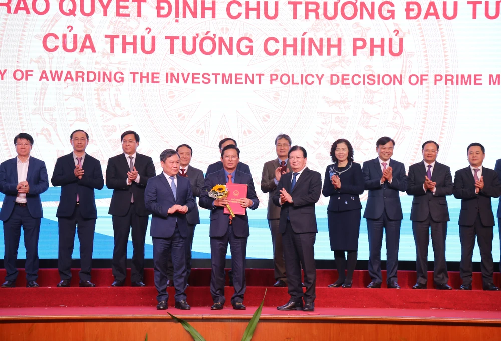 越南政府副总理郑廷勇出席广平省“潜力、安全与区别”的2021年初促进会议