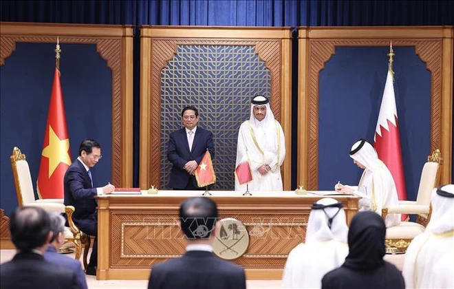 PMs of Vietnam and Qatar hold talks 2.jpg