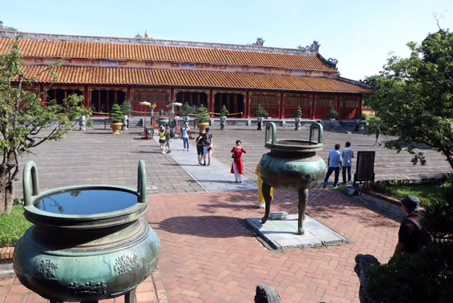 Exquisite engravings on nine Dynastic Urns in the Hue Imperial Place are UNESCO documentary heritage. (Photo: VNA)