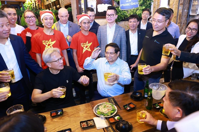 Prime Minister Pham Minh Chinh and NVIDIA President .jpg