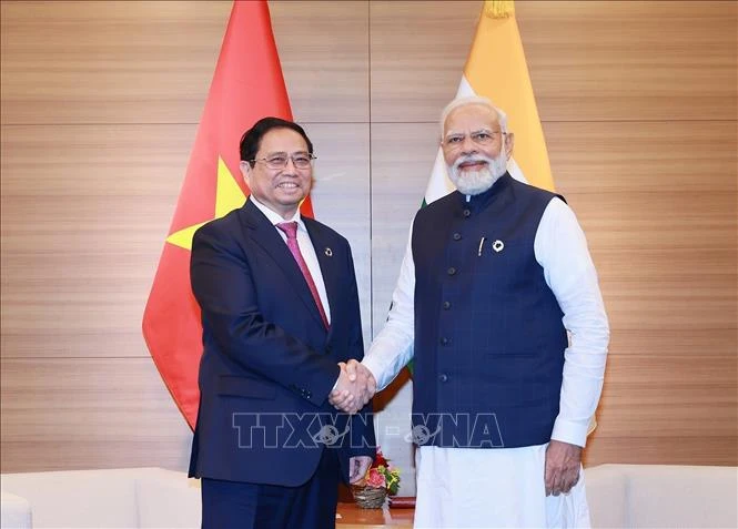 PM Pham Minh Chinh (left) and his Indian counterpart Narendra Modi meets at the expanded G7 Summit in Hiroshima, Japan, on May 20, 2023. (Photo: VNA)