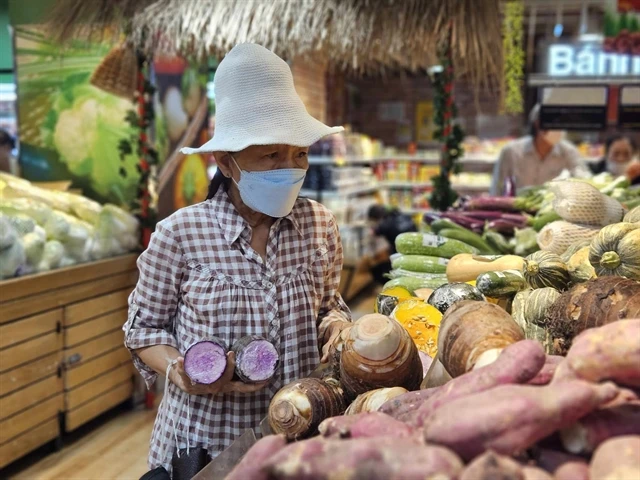 Consumers at a supermarket in HCM City. (Photo: VNA)