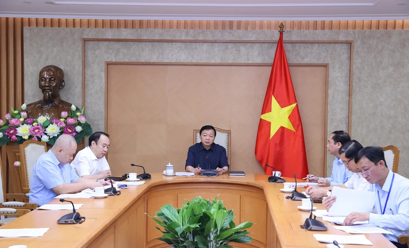 Deputy Prime Minister Tran Hong Ha speaks at the working session. (Photo: VNA)