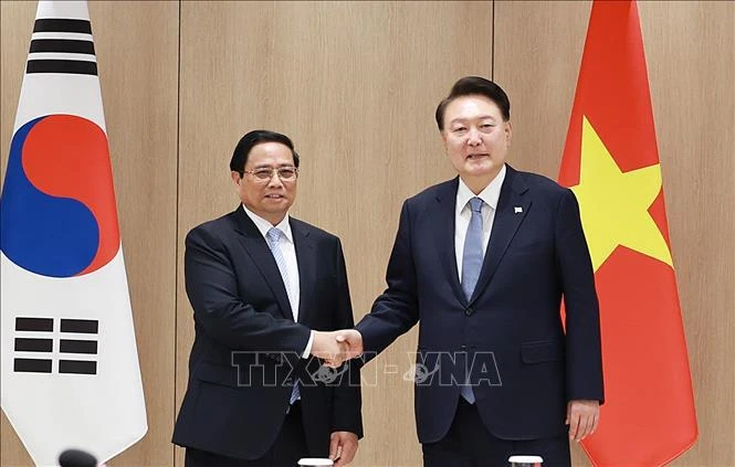 PM Pham Minh Chinh (L) and Korean President Yoon Suk Yeol (Photo: VNA)