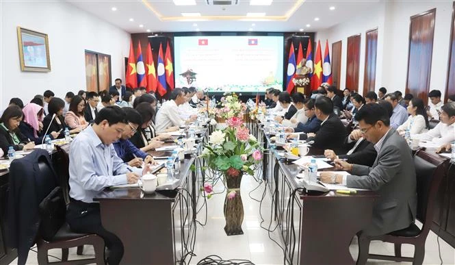 Representatives from the Governments of Vietnam and Laos meet in Vientiane on November 12 to discuss preparations for the 47th meeting of the Vietnam-Laos Intergovernmental Committee for Bilateral Cooperation. (Photo: VNA)