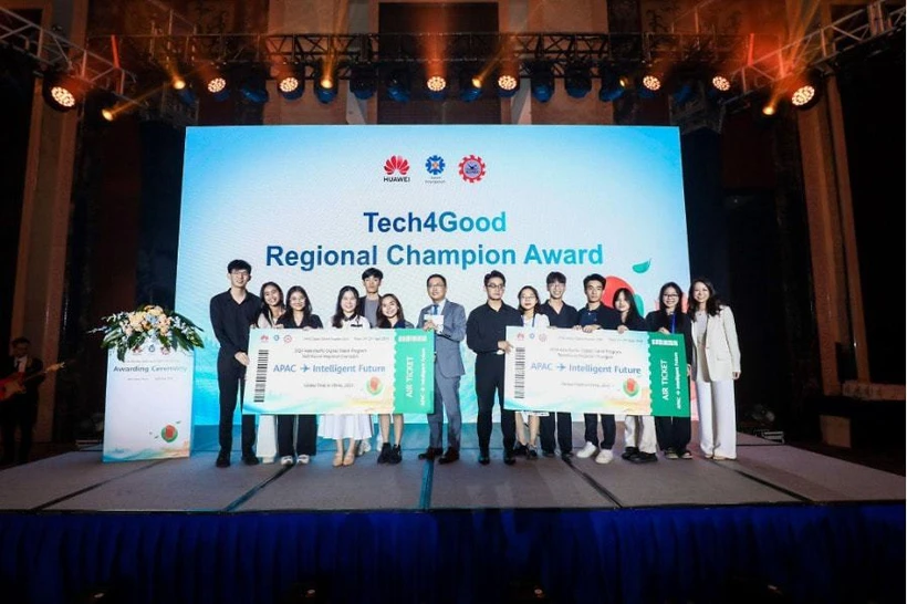 越南六名学生荣获Tech4Good亚太站挑战赛一等奖。图自《新河内报》