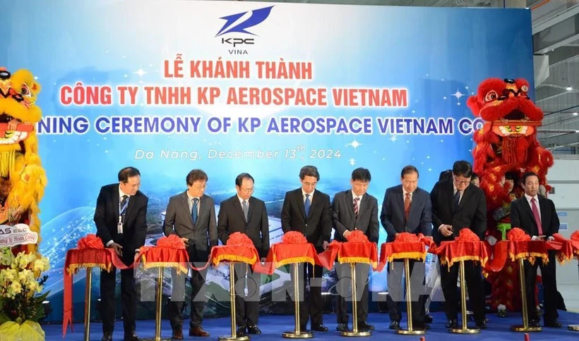 The KP Aerospace Vietnam company from the Republic of Korea (RoK) officially opens a factory at the Da Nang Hi-Tech Park. (Photo: VNA)