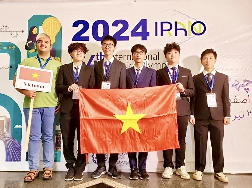 越南国家队在2024年国际物理奥林匹克竞赛上。图自越通社