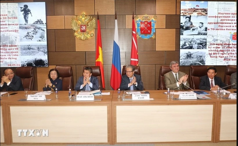 Delegates at the symposium to mark the 30th anniversary of the signing of the Treaty on Principles of Friendly Relations between Vietnam and Russia, and the 70th anniversary of Vietnam's Dien Bien Phu Victory (May 7, 1954). (Photo: VNA)