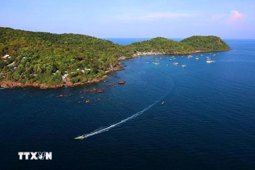 Phu Quoc island has lured throngs of foreign visitors due to its stunning landscapes. (Photo: VNA)