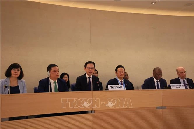 Deputy Foreign Minister Do Hung Viet (third from left) speaks at the UPR session adopting Vietnam national report (Photo broadcast by VNA) 